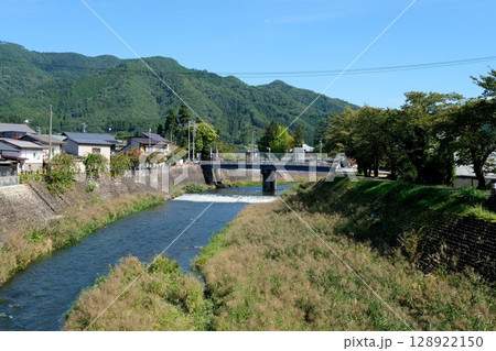 岐阜県飛騨市_吉城橋から東側風景2_2024年10月 岐阜県飛騨市_吉城橋から東側風景2_2024年10月 128922150