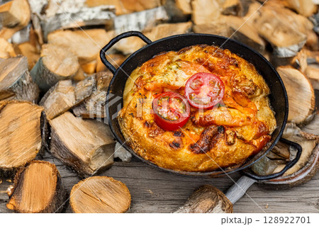 ピッツア　Make homemade pizza outdoors in the oven 128922701