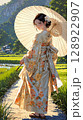 着物を着た女性 128922907