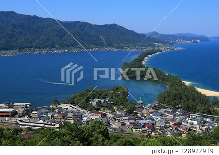 天橋立付近を走る京都丹後鉄道　特急はしだて 128922919