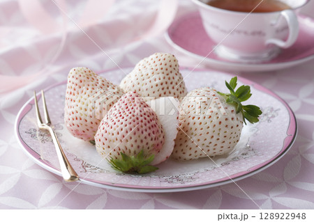 白いちご 白いちご 128922948