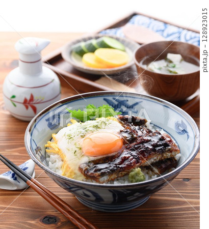とろろ×うなぎの極上コラボ!贅沢うなとろ丼の湯気たつ一杯 とろろ×うなぎの極上コラボ!贅沢うなとろ丼の湯気たつ一杯 128923015