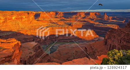 Stunning Canyonlands National Park Sunset Landscape Dramatic Red Rock Formations Sky Utah View Wild Stunning Canyonlands National Park Sunset Landscape Dramatic Red Rock Formations Sky Utah View Wild 128924317