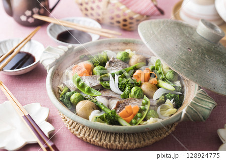 春野菜と鯛の蒸し鍋 春野菜と鯛の蒸し鍋 128924775