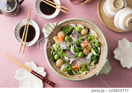 春野菜と鯛の蒸し鍋 128924777