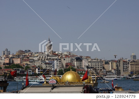 トルコ イスタンブールのガラタ塔 128924779