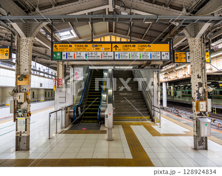 JR東日本 上野駅ホーム上の出口・のりば案内表示 128924834