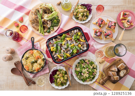 春野菜料理のテーブル 春野菜料理のテーブル 128925136
