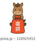 福袋を抱えたかわいい馬のイラスト 128925452