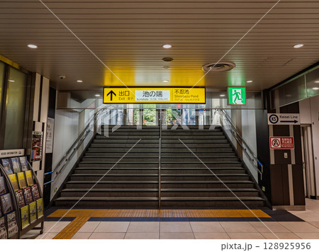 京成上野駅「池の端口」の出口案内表示 128925956