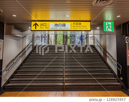 京成上野駅「池の端口」の出口案内表示 京成上野駅「池の端口」の出口案内表示 128925957