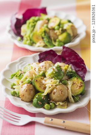 芽キャベツのマスタードサラダ 128926361