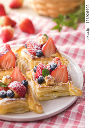 いちごパイ 128926402