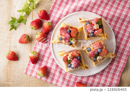 いちごパイ 128926405
