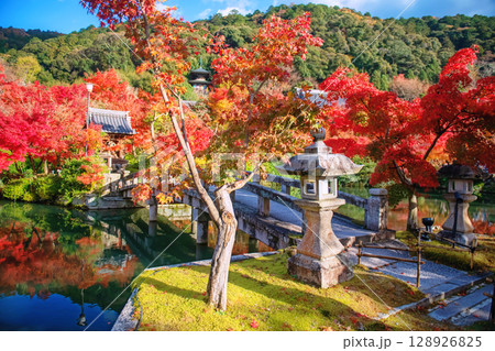 Ei-kando autumn garden with skyline reflection in autumn, Kyoto Ei-kando autumn garden with skyline reflection in autumn, Kyoto 128926825