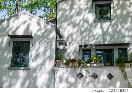Cute house with flower pot decor at French concession Wukang, Shanghai 128926865