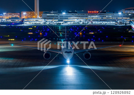 夜間の到着 夜間の到着 128926892