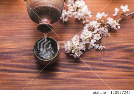 日本酒と桜 日本酒と桜 128927243