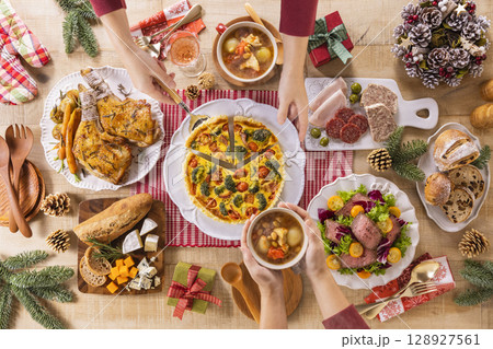 いつもの食卓 クリスマス 128927561