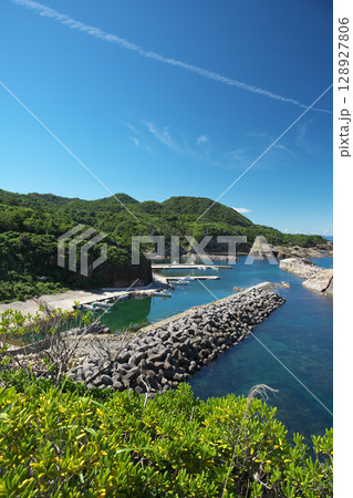島根県出雲市の夏の日御碕灯台 島根県出雲市の夏の日御碕灯台 128927806
