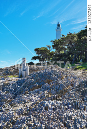 島根県出雲市の夏の日御碕灯台 128927863