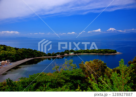 中部地方・伊豆半島・大瀬崎・西伊豆の絶景、大瀬崎と駿河湾と富士山、和風の景色・静岡県沼津市西浦(2) 128927887