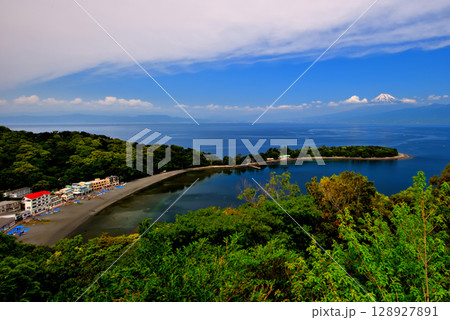中部地方・伊豆半島・大瀬崎・西伊豆の絶景、大瀬崎と駿河湾と富士山、和風の景色・静岡県沼津市西浦(6) 128927891