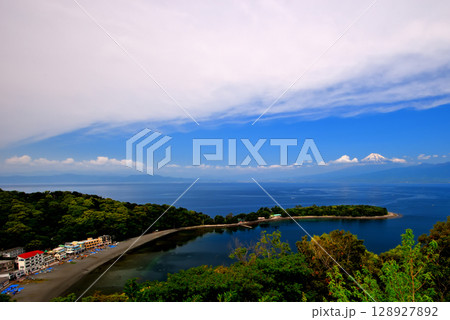中部地方・伊豆半島・大瀬崎・西伊豆を代表する絶景、大瀬崎と駿河湾と富士山・静岡県沼津市西浦(1) 128927892