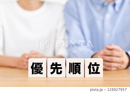 優先順位のブロックとミドル夫婦 128927957
