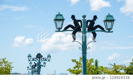 日本の岡山県倉敷市の倉敷駅の風景 128928316