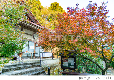 秋の聖宝寺 128928414