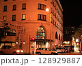 夜のライトアップされた夜に輝く旧市街 128929887
