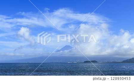 西伊豆からみた富士山 128930453