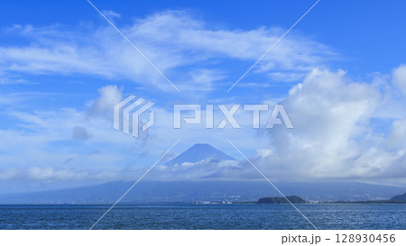 西伊豆からみた富士山 128930456