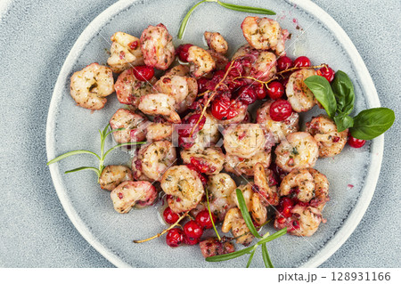 Fried aromatic shrimps. Fried aromatic shrimps. 128931166