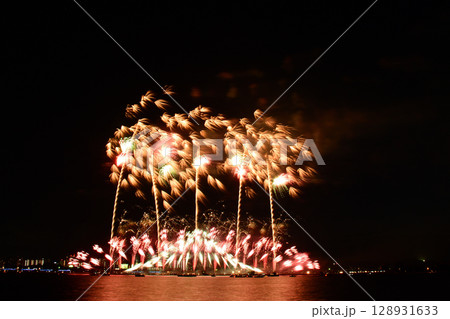 夏の夜空に咲く花火　＜桑名水郷花火大会2025＞ 128931633