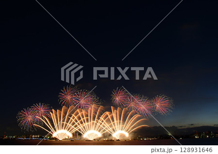 夏の夜空に咲く花火 <桑名水郷花火大会2025> 夏の夜空に咲く花火 <桑名水郷花火大会2025> 128931646