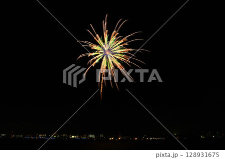 夏の夜空に咲く花火　＜桑名水郷花火大会2025＞ 128931675