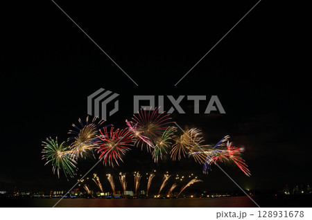 夏の夜空に咲く花火　＜桑名水郷花火大会2025＞ 128931678