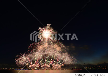 夏の夜空に咲く花火　＜桑名水郷花火大会2025＞ 128931687