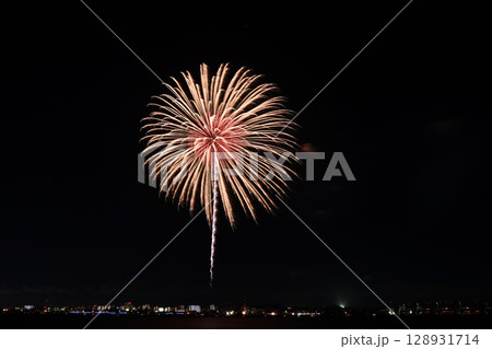 夏の夜空に咲く花火　＜桑名水郷花火大会2025＞ 128931714