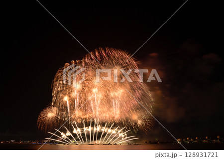 夏の夜空に咲く花火　＜桑名水郷花火大会2025＞ 128931721