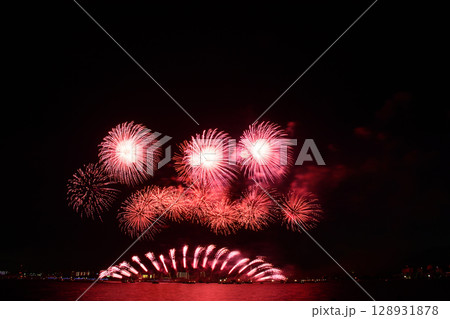 夏の夜空に咲く花火 <桑名水郷花火大会2025> 夏の夜空に咲く花火 <桑名水郷花火大会2025> 128931878