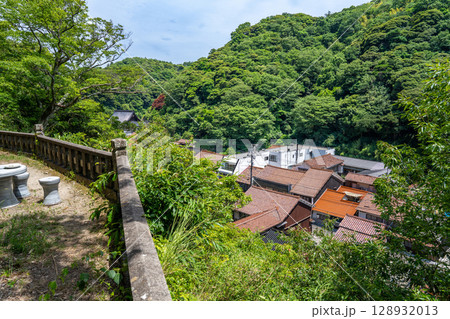 【世界遺産 石見銀山遺跡とその文化的景観】【重伝建】温泉津 龍御前神社から見た街並み1 島根県大田市 【世界遺産 石見銀山遺跡とその文化的景観】【重伝建】温泉津 龍御前神社から見た街並み1 島根県大田市 128932013