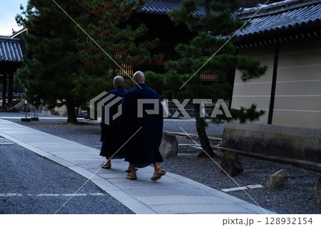 妙心寺の雲水 妙心寺の雲水 128932154
