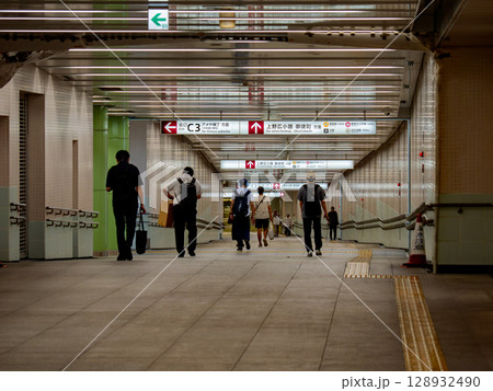 上野中央通り地下歩道の案内表示 上野中央通り地下歩道の案内表示 128932490
