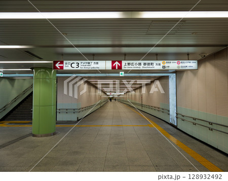 上野中央通り地下歩道の案内表示 上野中央通り地下歩道の案内表示 128932492