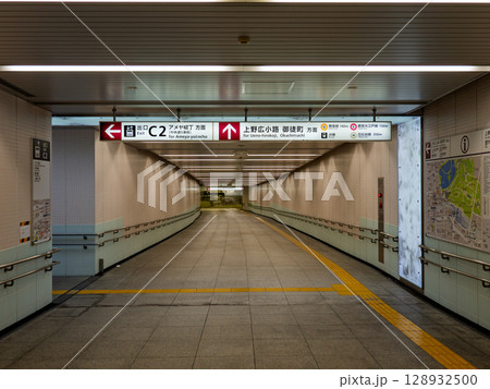 上野中央通り地下歩道の案内表示 上野中央通り地下歩道の案内表示 128932500