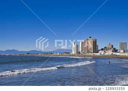 【藤沢市】片瀬海岸の風景 128933350