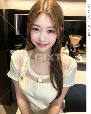 カフェで働く女性 128933961